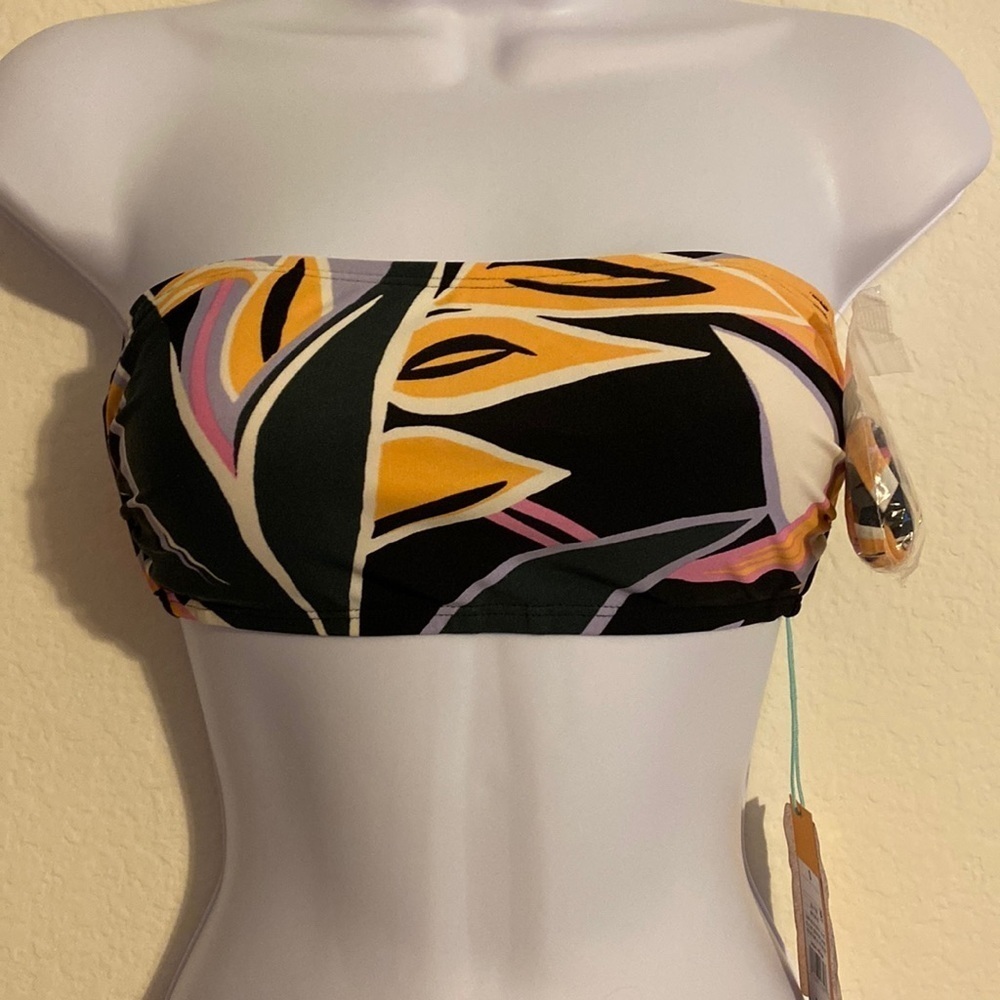 NWT Strap or Strapless bikini top.